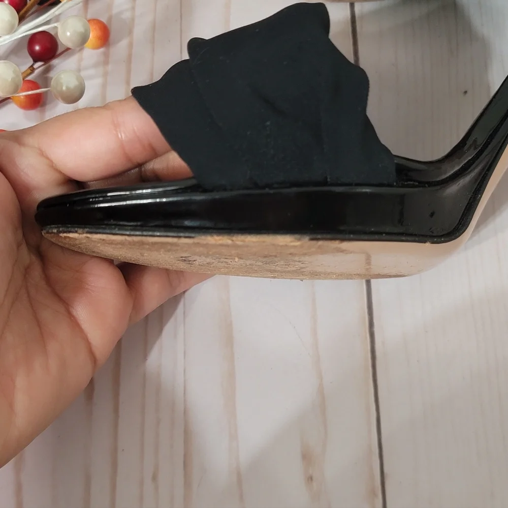 ✨️Gianvito Rossi--Black heels with black elastic strap, size 40, made in italy✨️ - Picture 15 of 16